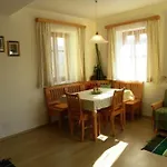 Gaestehaus Lisa *